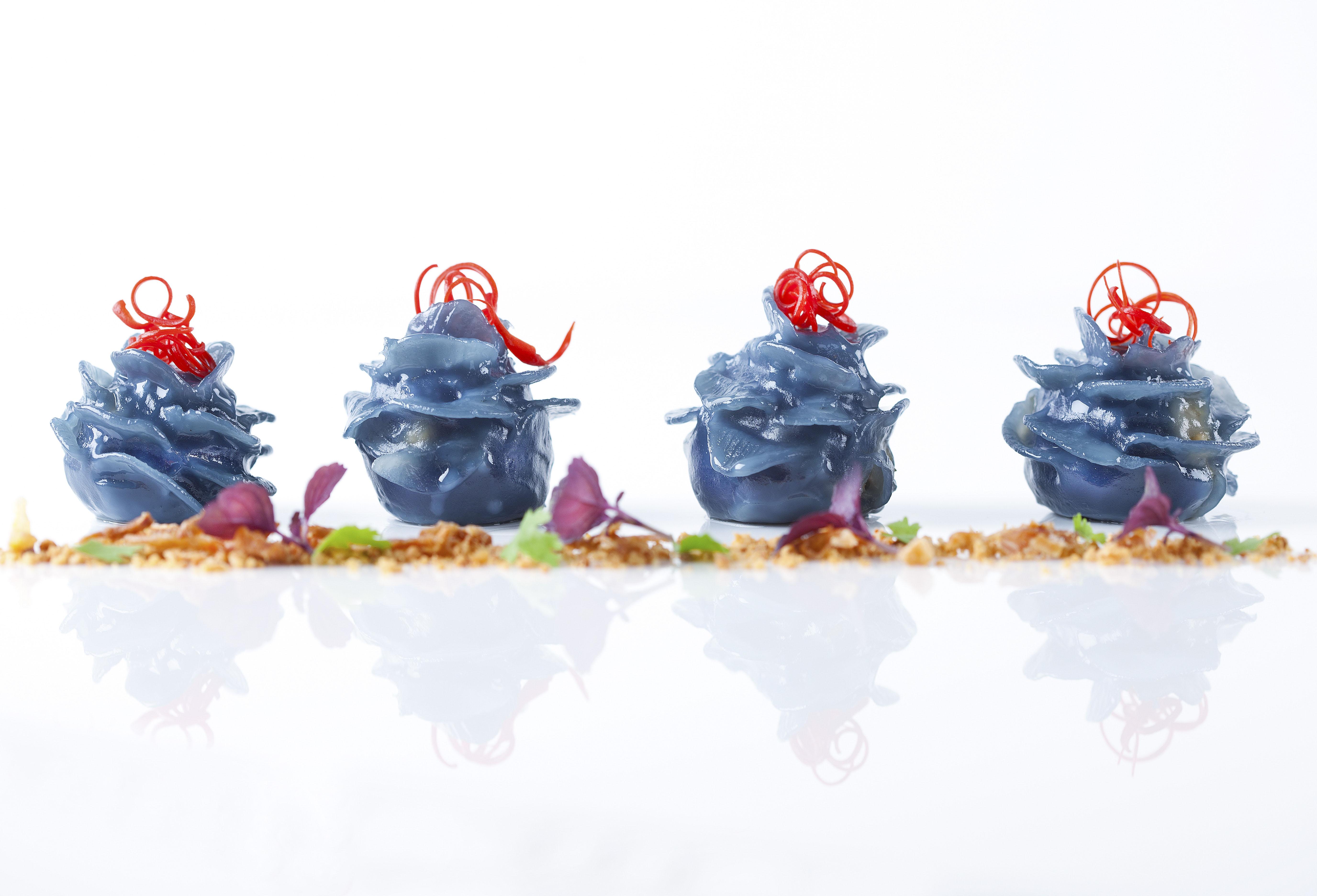 Hotel Anantara Eastern Mangroves Abu Zabi Zewnętrze zdjęcie A dessert made with blue butterfly pea flower