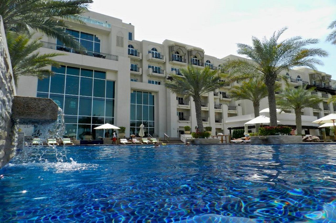 Hotel Anantara Eastern Mangroves Abu Zabi Zewnętrze zdjęcie The swimming pool at the Jumeirah Beach Hotel